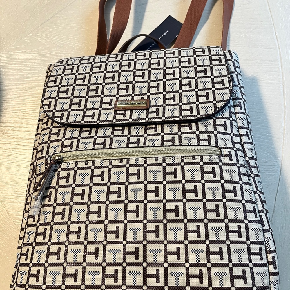 New with tag Tommy Hilfiger backpack. - Picture 4 of 4